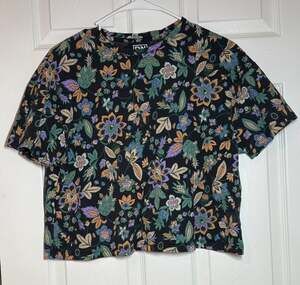 DNMX T-Shirt Size L Black/multicolorFloral Boxy Fit Crop Top